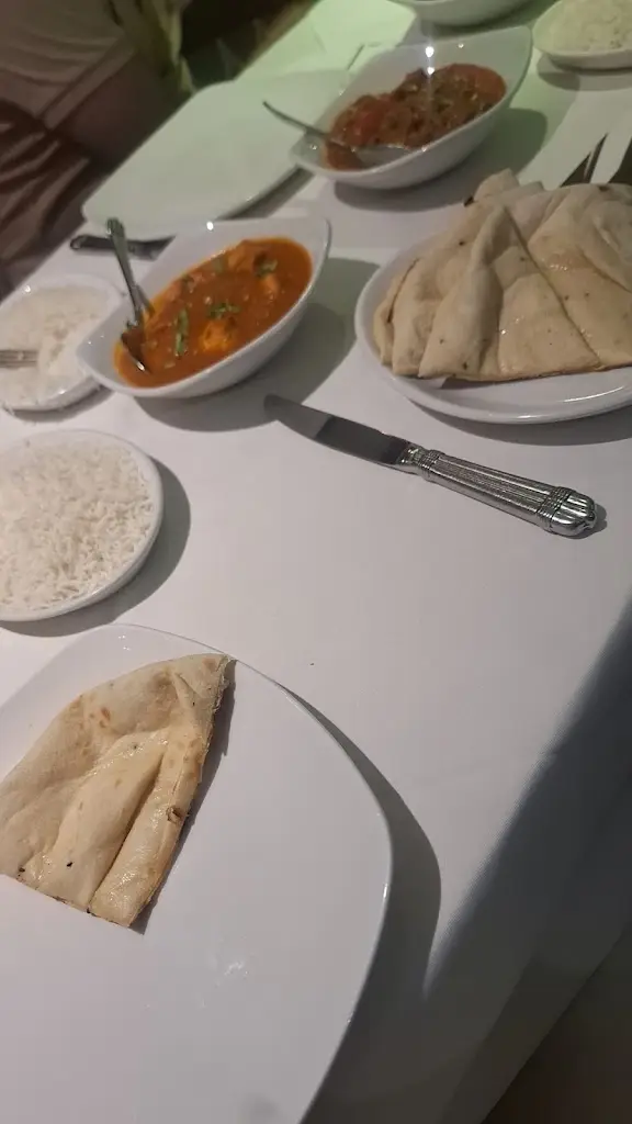 Elyas A_Lingfield Tandoori_Lingfield_review