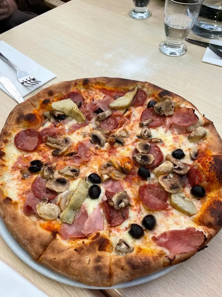 Nom_L'Artista_Letchworth_review