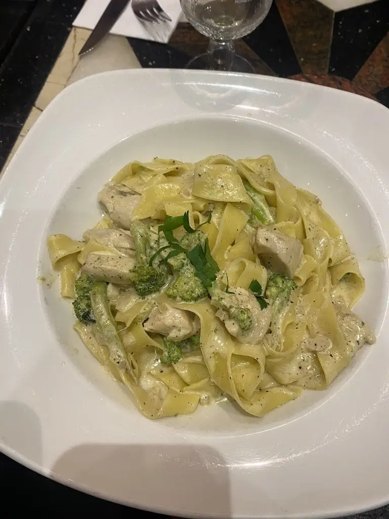 Emma Last_L'Artista_Letchworth_review