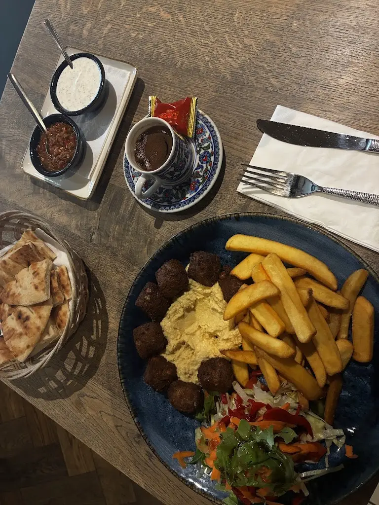 Rena_Turquoise Kitchen_Letchworth_review