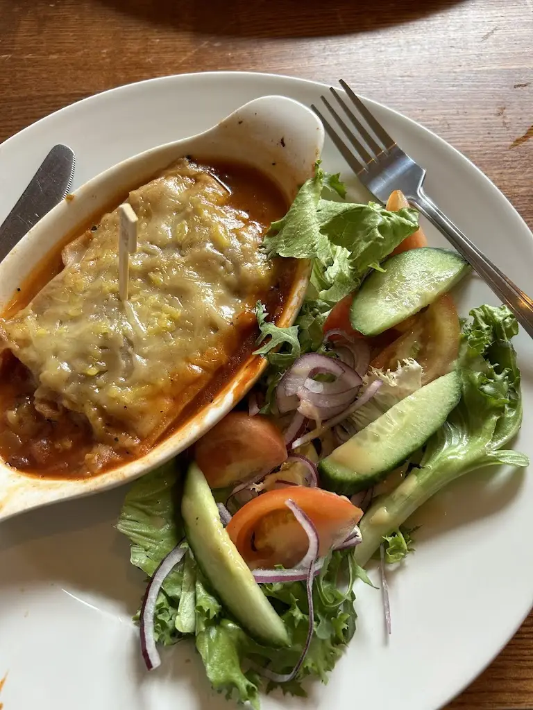 Cianne Khan_Two Chimneys_Letchworth_recensione