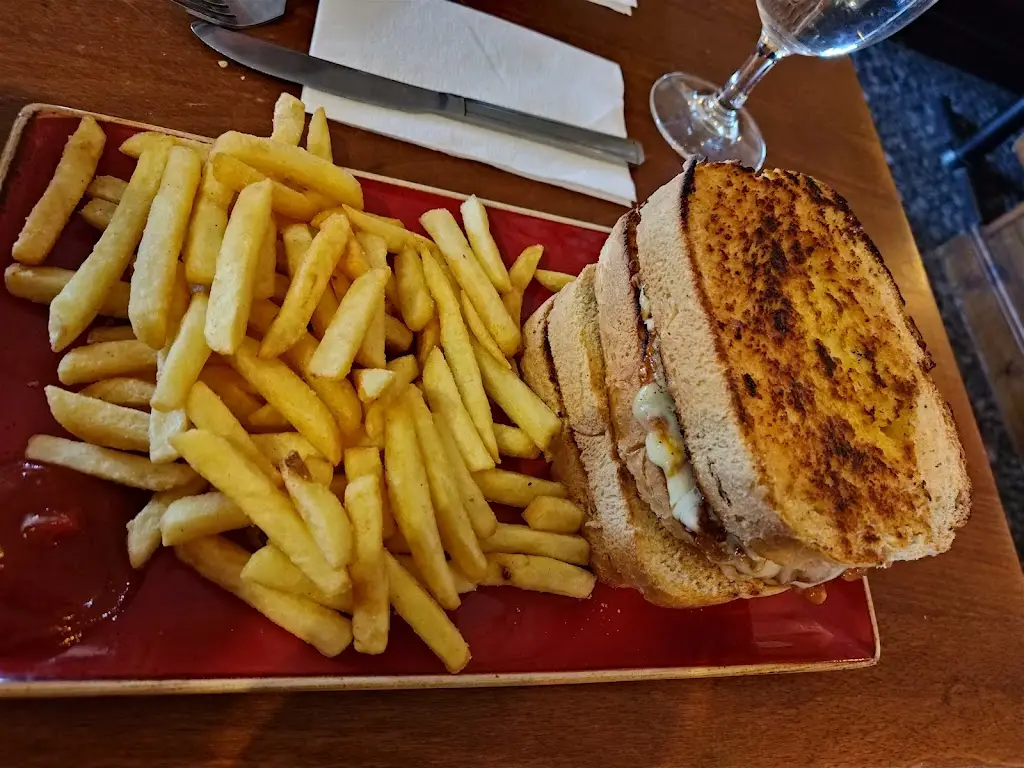 nicholas Titley_Two Chimneys_Letchworth_recensione