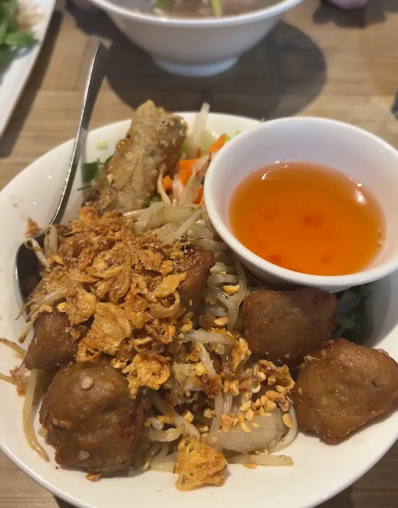 Sophie Newman_Pho Lincoln_Lincoln_review