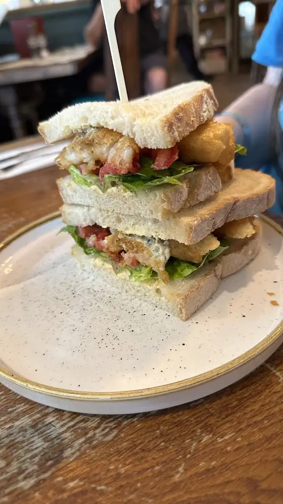 kenneth giles_The Woolpack_Banstead_review