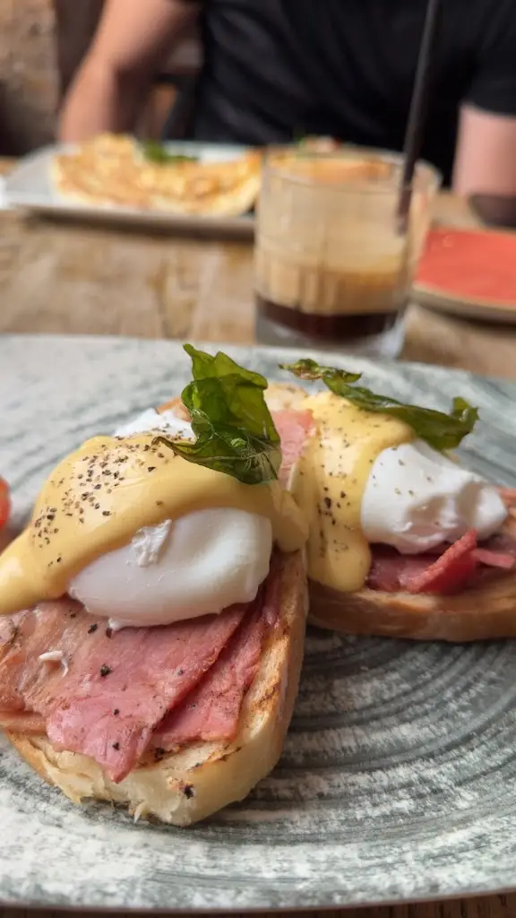 Melissa Fejzaj_Grand Caffee_Little Hulton_review