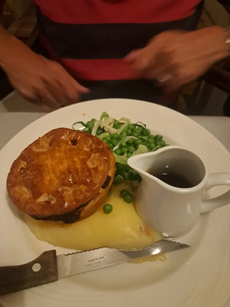 Claire Thompson_The Deers Hut_Liphook_review