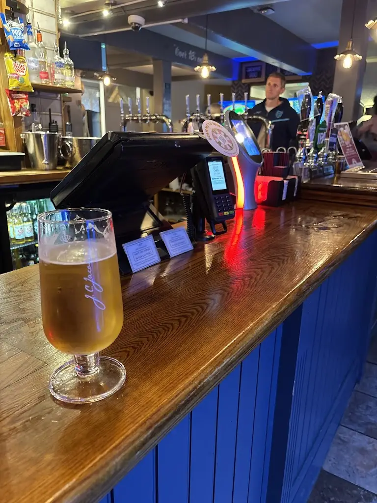 Ben Ahmad_Royal Anchor_Liphook_recensione