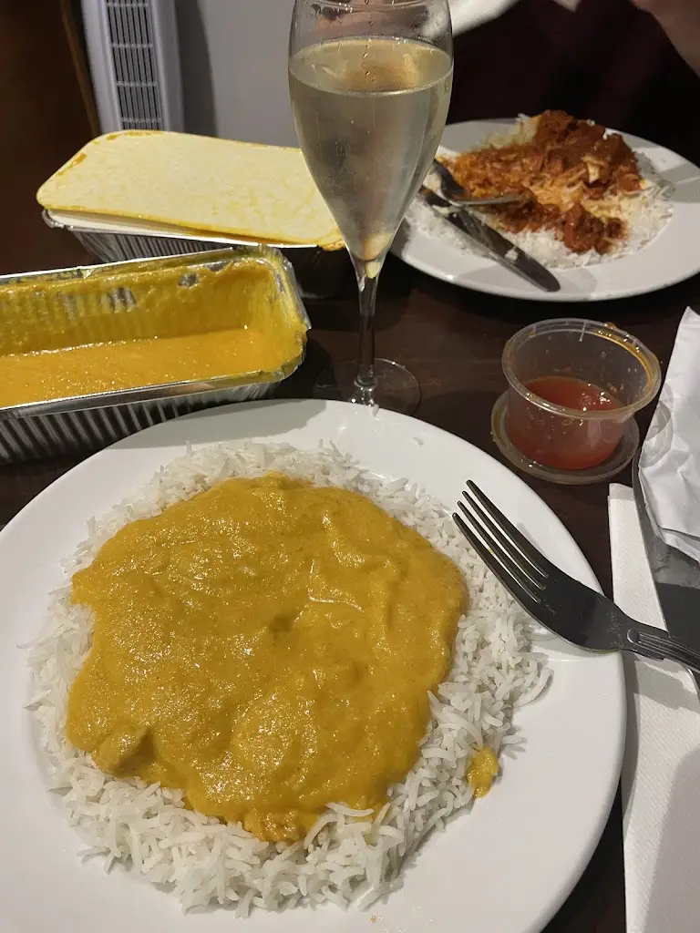 Niyah Rhiannon_The Village Tandoori LIPHOOK_Liphook_review