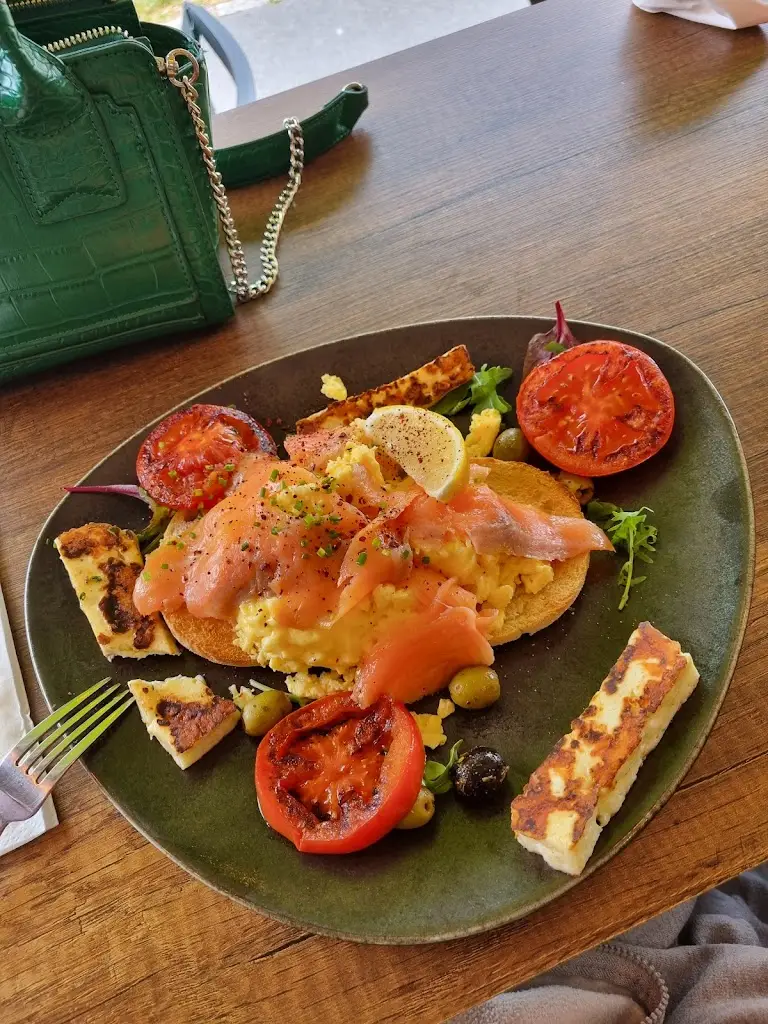 Vic T_Lavender Kitchen_Banstead_review