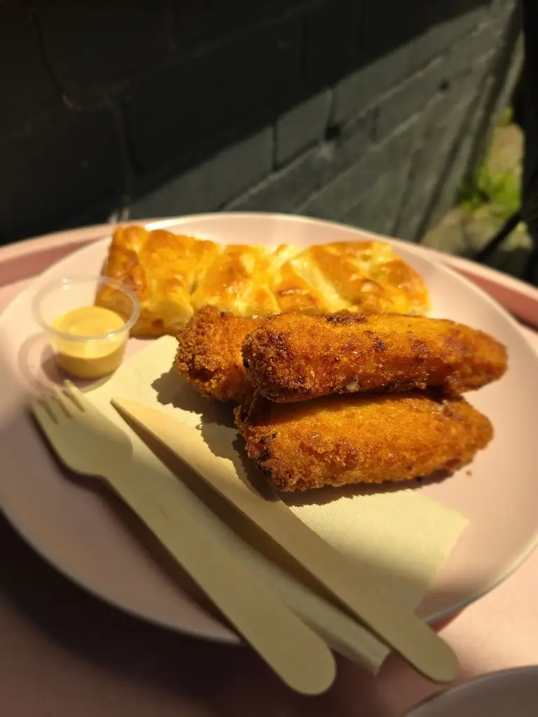 Josh Green_Caccia and Tails_Lewes_review