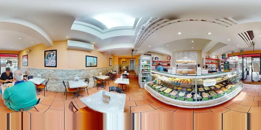 Luigi's_Banstead_slider_image_3