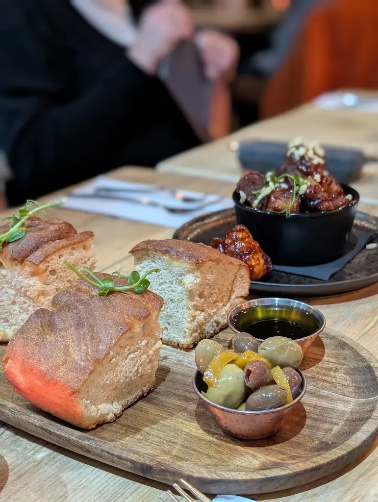 Alexandra Boobyer_The Ginger Pig Kitchen_Locking_review