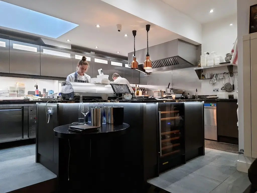 Goodfellows restaurant in Locking