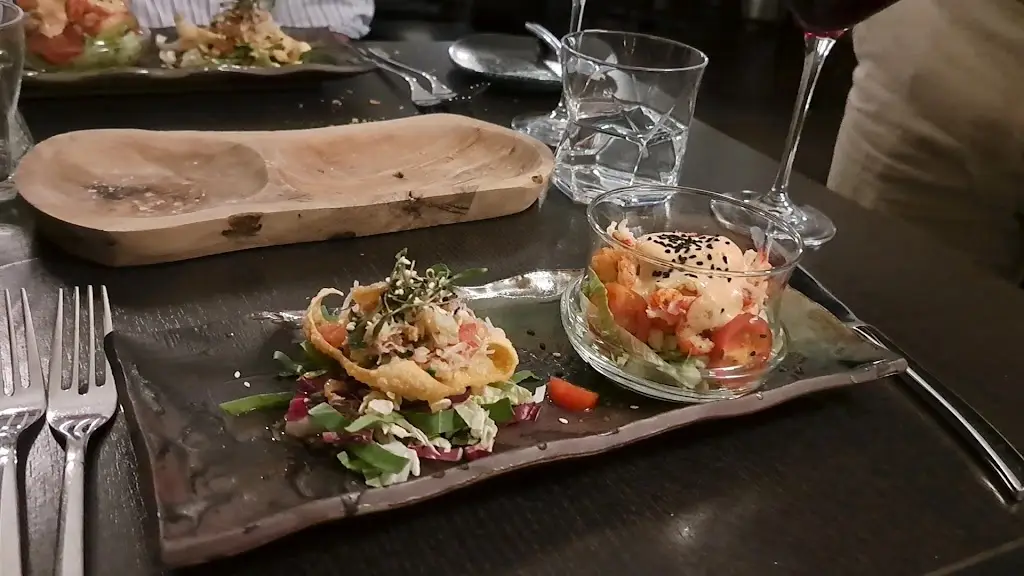 Goodfellows_Locking_slider_image_2