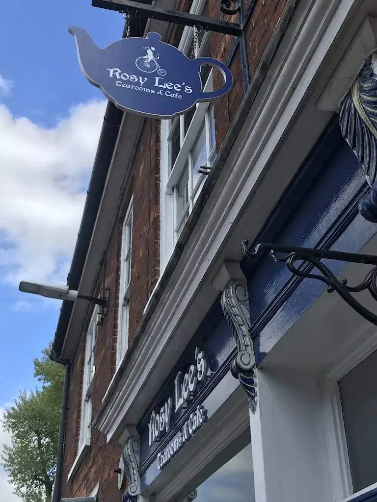 Kim JOHANSEN_Rosy Lee's_Loddon_review