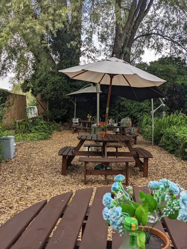 Cameron Caine_Rosy Lee's_Loddon_review