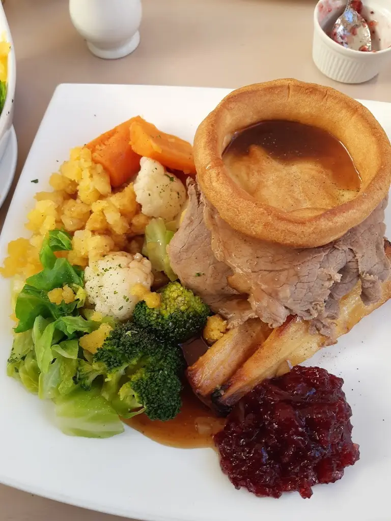 Daniel Earl_The Old Feathers_Loddon_review