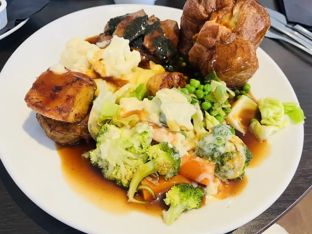 Faye_Whittakers Bar & Restaurant_Long Bennington_review