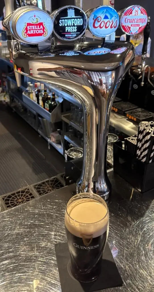 Graham Briggs_Whittakers Bar & Restaurant_Long Bennington_review