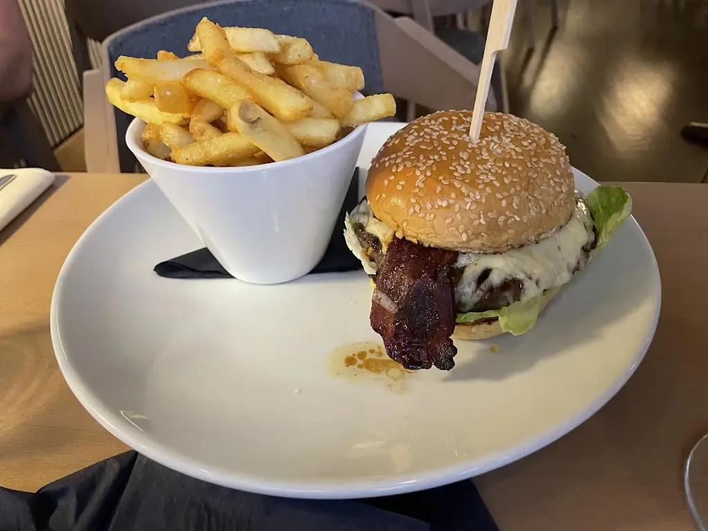 Whittakers Bar & Restaurant_Long Bennington_slider_image_3