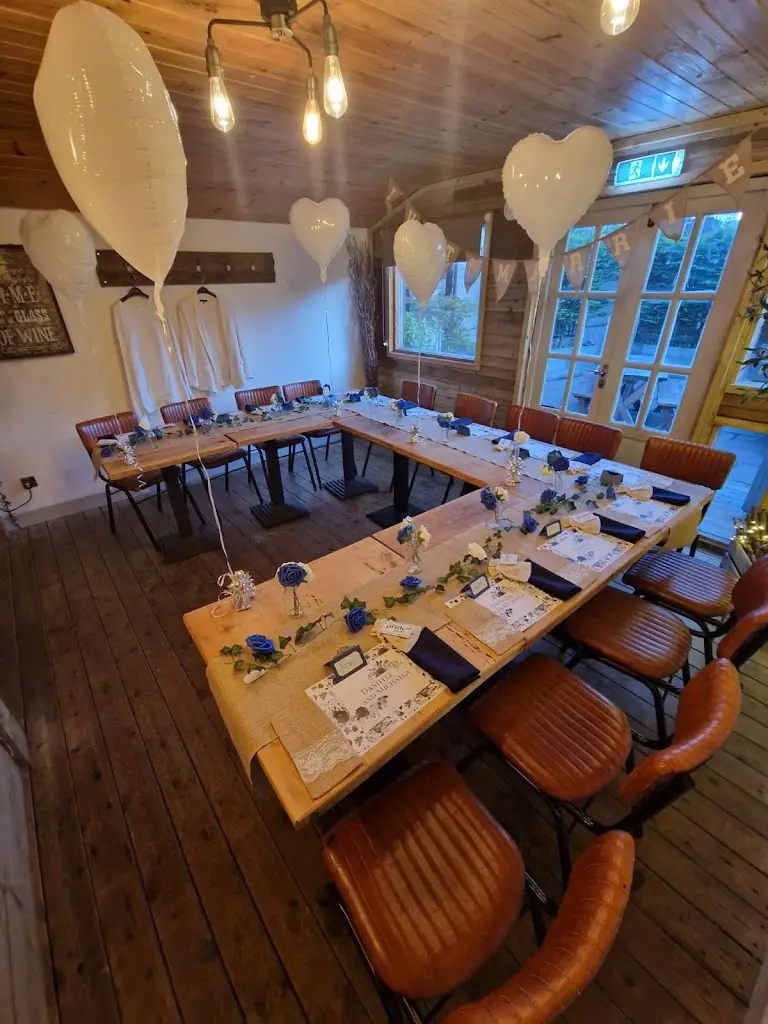 Michaela Truelove_The Waterside Restaurant Garden & Cabin_Littleborough_review