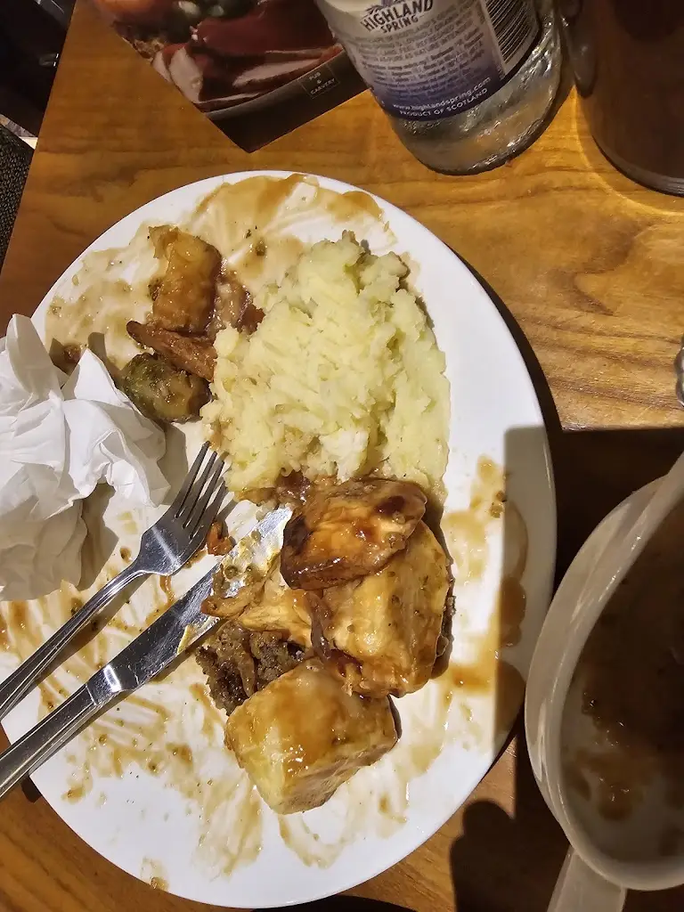 Darren Medri_Beach_Littleborough_review