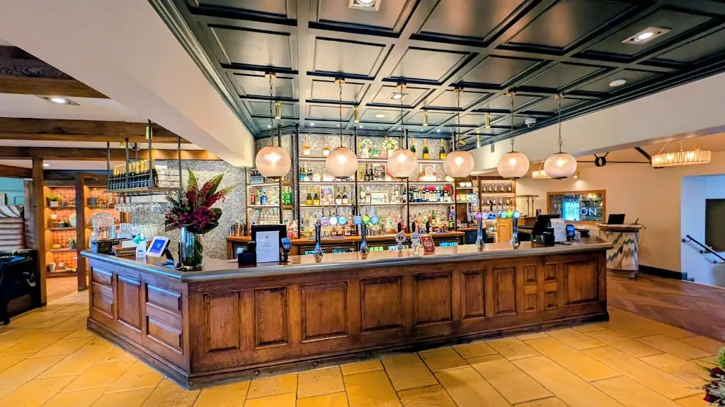 Ashton_Long Ashton_slider_image_2