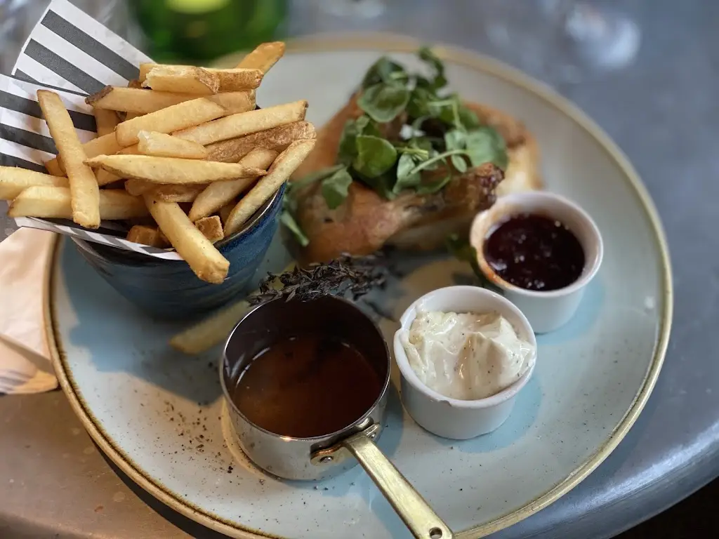 Ashton_Long Ashton_slider_image_3