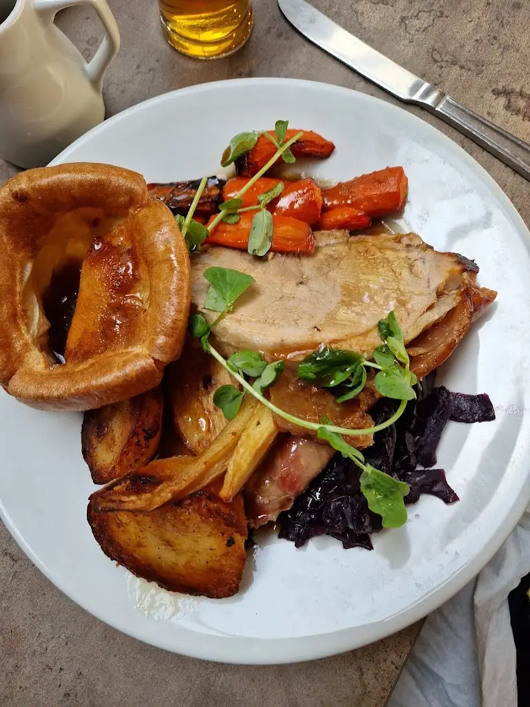 Tamara Parnell_Long Melford Swan_Long Melford_review