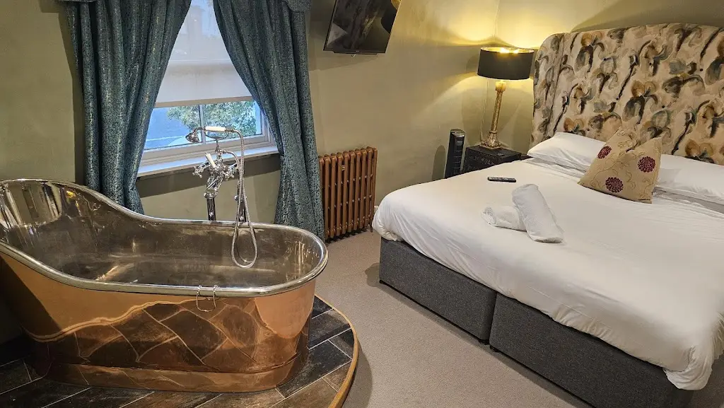 Long Melford Swan_Long Melford_slider_image_3