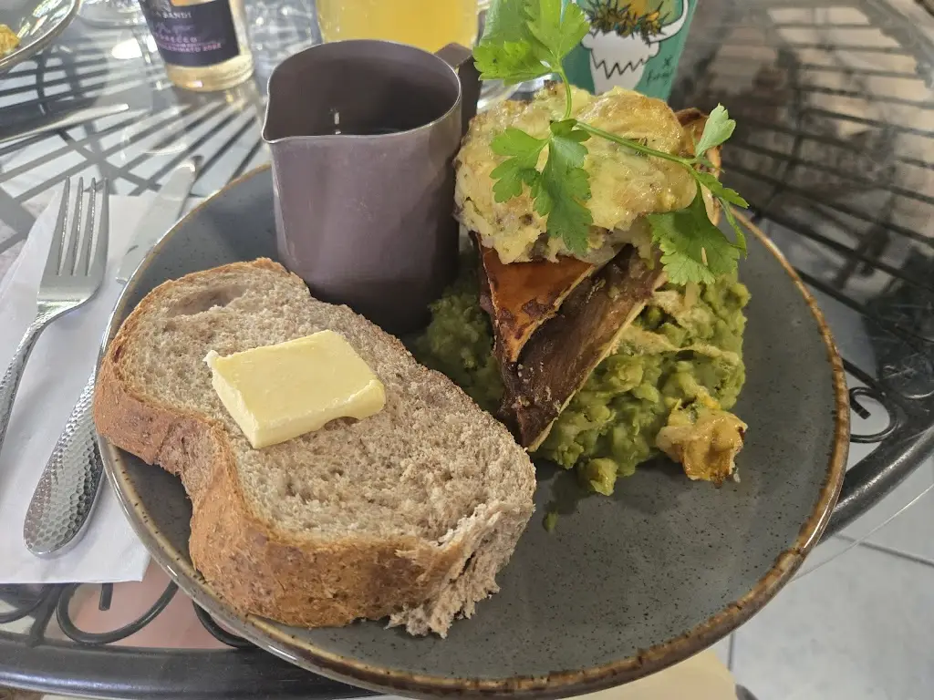 Simon Lakin_The Running Fox_Longhoughton_review