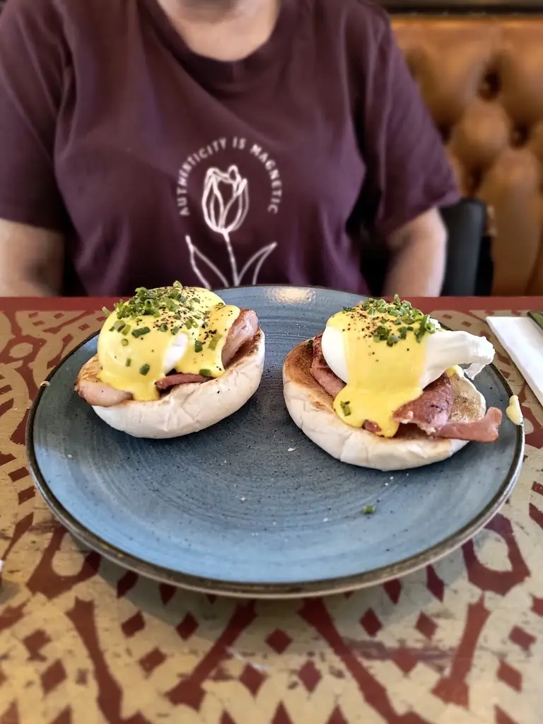 Brian_Barco Lounge_Barlby_review