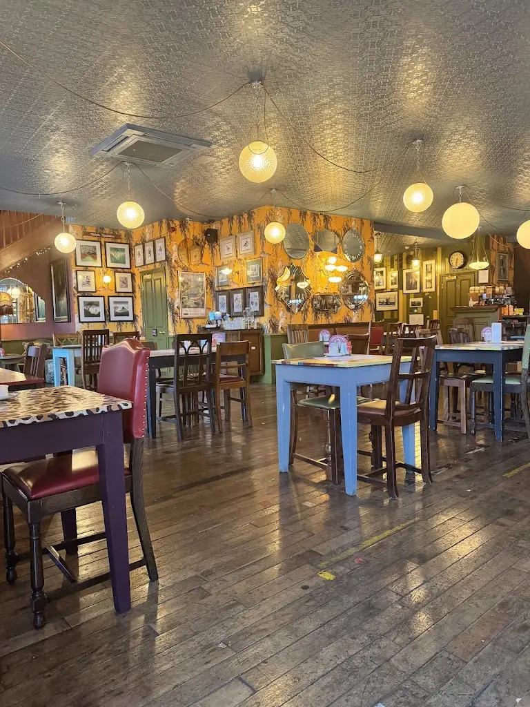 Coley Farrar_Barco Lounge_Barlby_review