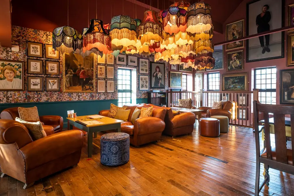 Barco Lounge restaurant in Barlby