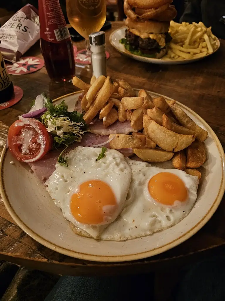 Happy “Lindy” Camper_Duck on the Pond Long Itchington_Long Itchington_review