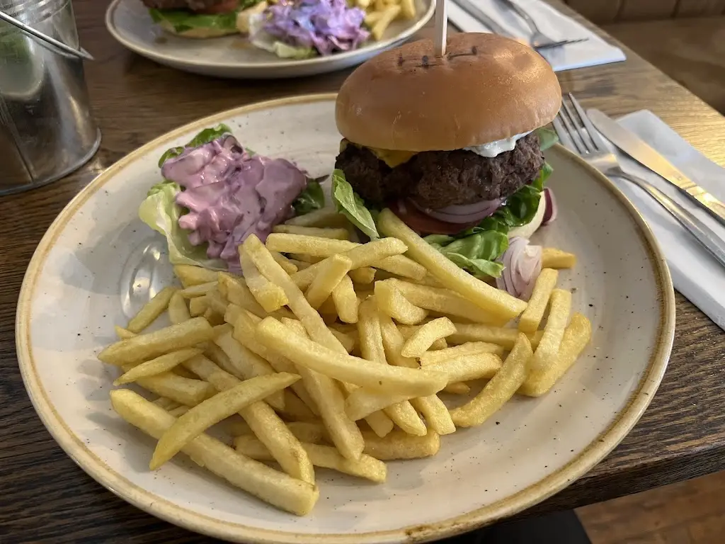 G Garnet_Duck on the Pond Long Itchington_Long Itchington_review