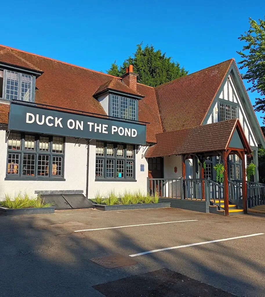 Duck on the Pond Long Itchington restaurant in Long Itchington