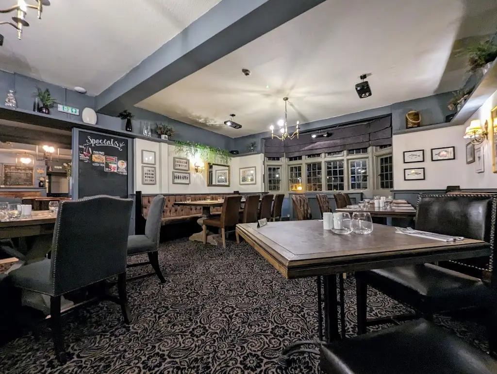 Duck on the Pond Long Itchington_Long Itchington_slider_image_3