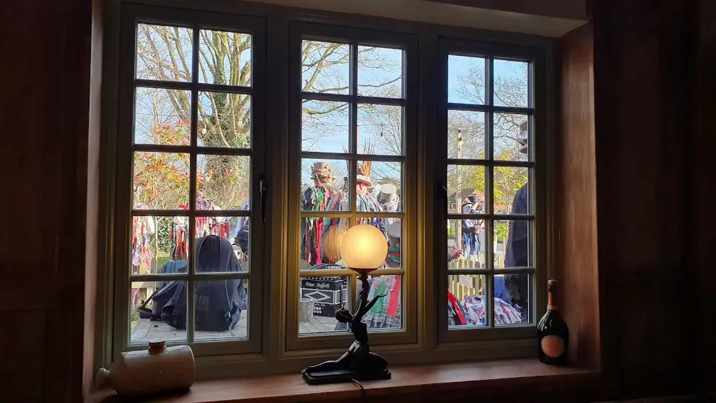 Ronald Seal_The Buck & Bell_Long Itchington_Bewertung