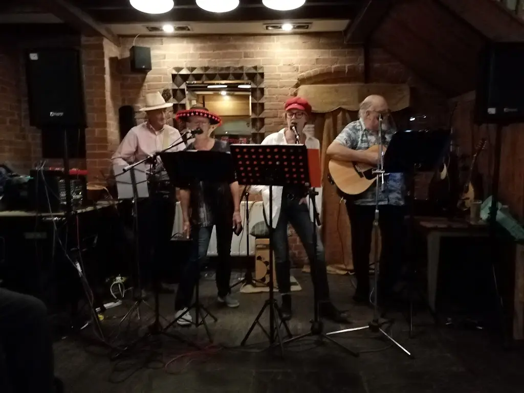 The Buck & Bell_Long Itchington_slider_image_1