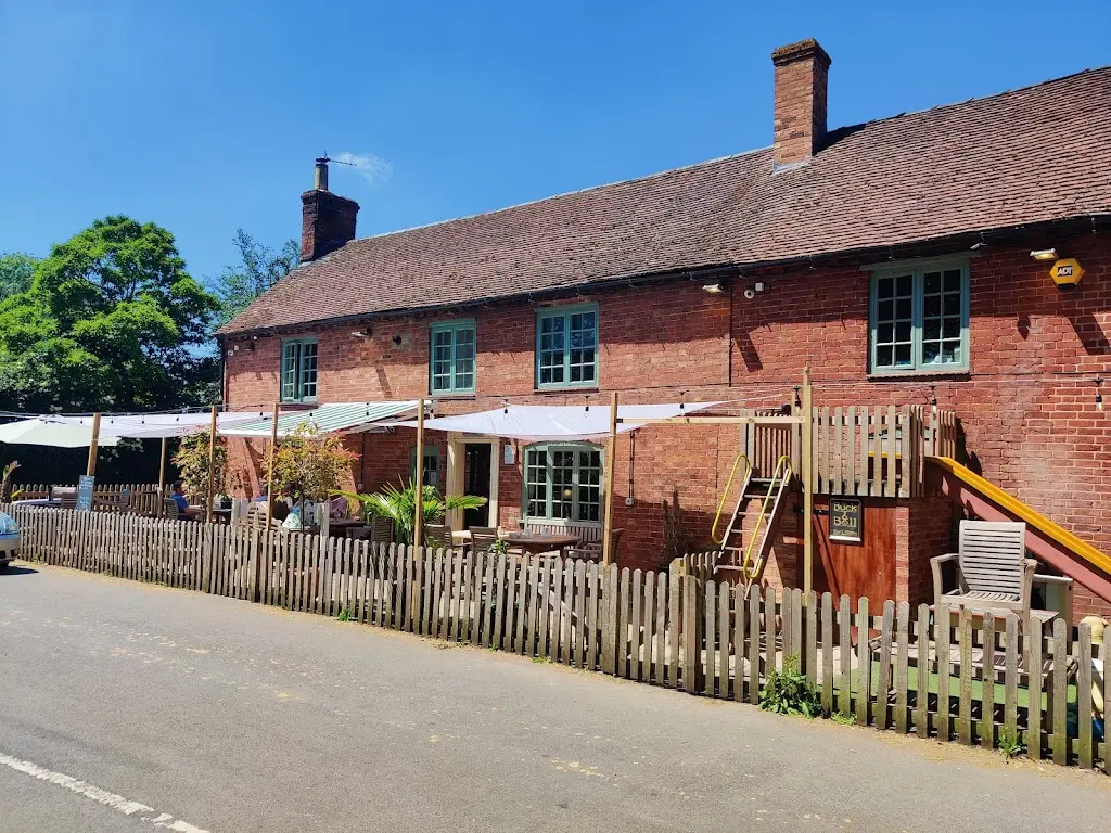 The Buck & Bell_Long Itchington_slider_image_3