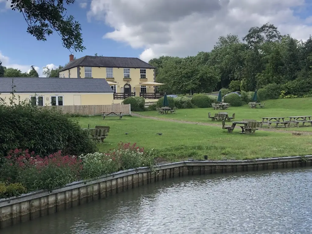 Cuttle Inn restaurant in Long Itchington