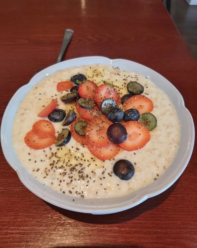 Leila da Silva_The Margin Cafe_Long Itchington_review