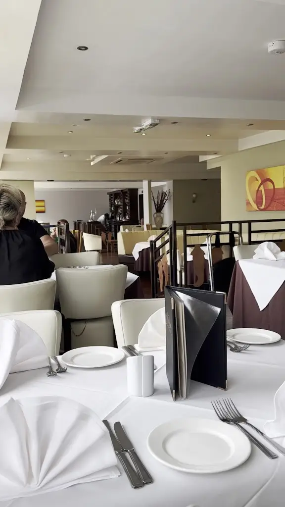 Voujon Long Buckby_Long Buckby_slider_image_2