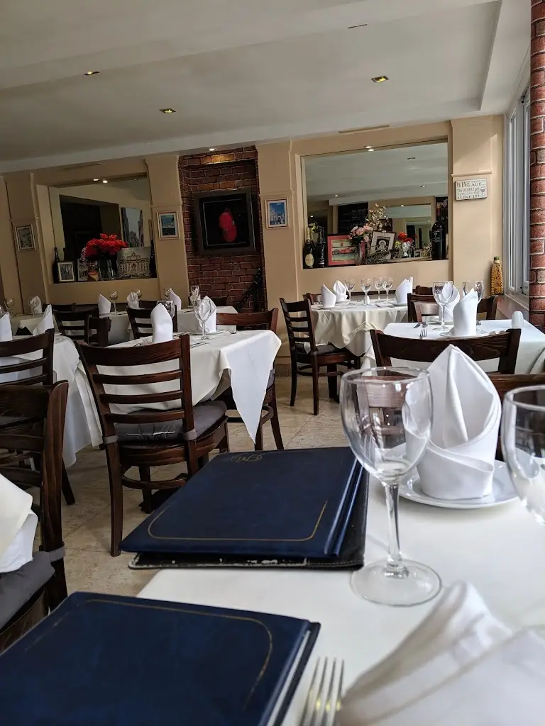 Villa Bianca_Longwick_slider_image_1