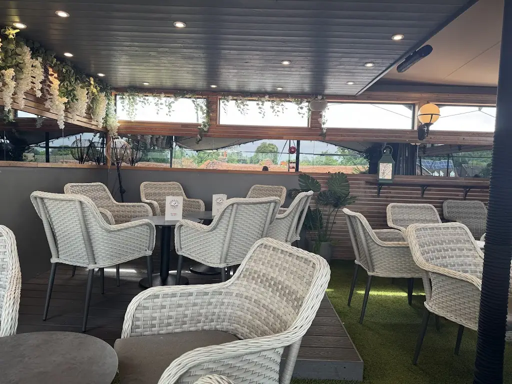 Farm and Field Bar & Grill_Longwick_slider_image_2