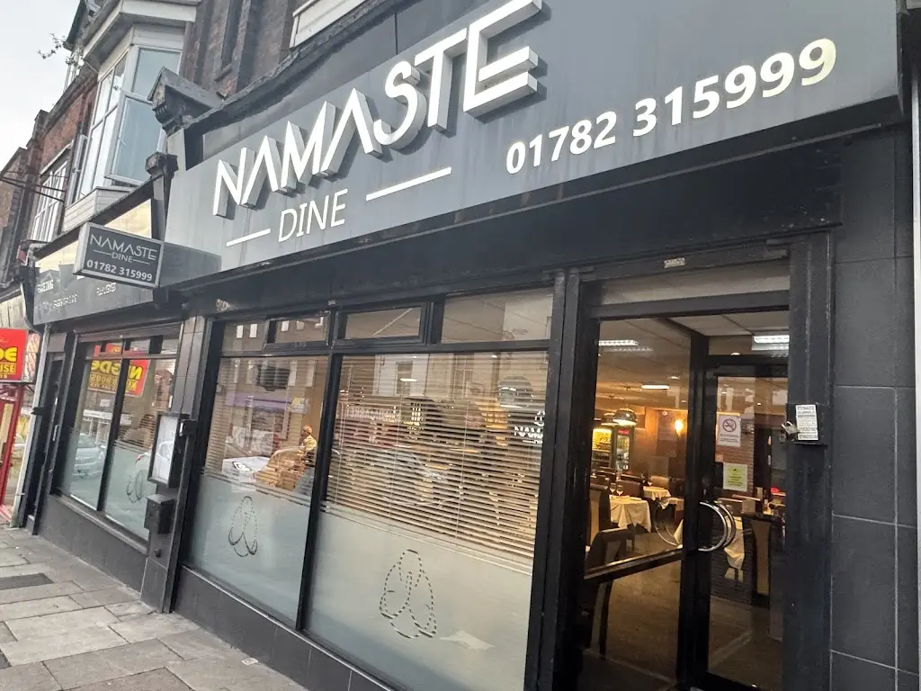 Sonya Julia_Namaste Dine_Longton_reseña