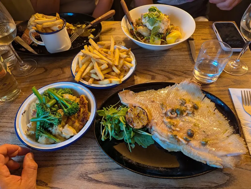 Mike Page_Cart & Horses_Abbots Langley_review