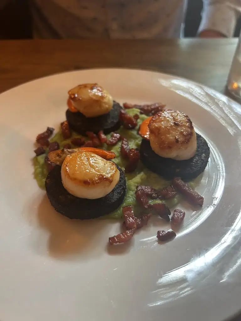 S M G_Cart & Horses_Abbots Langley_review