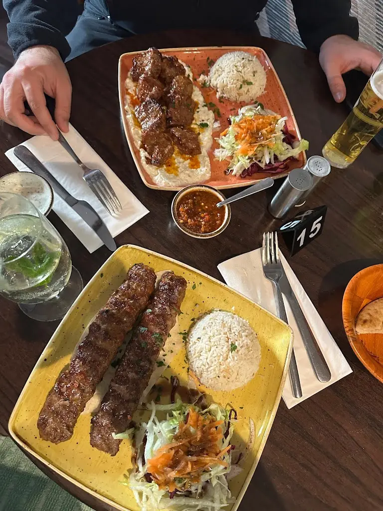 Mahyar Hasratian_Istanbul Restaurant_Littlehampton_reseña